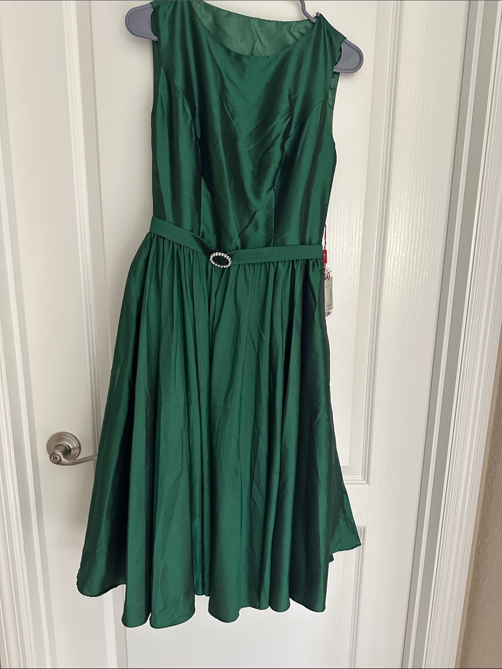 Vintage-style emerald green dress